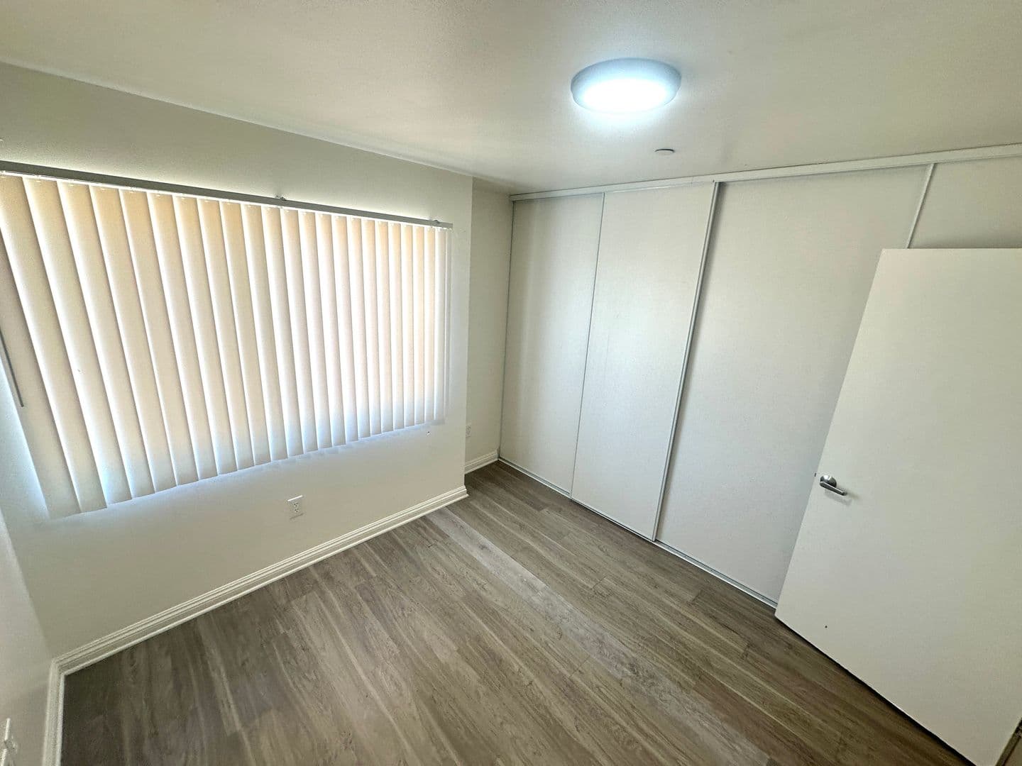 Los Angeles Apartment: 6808 S Hoover St.