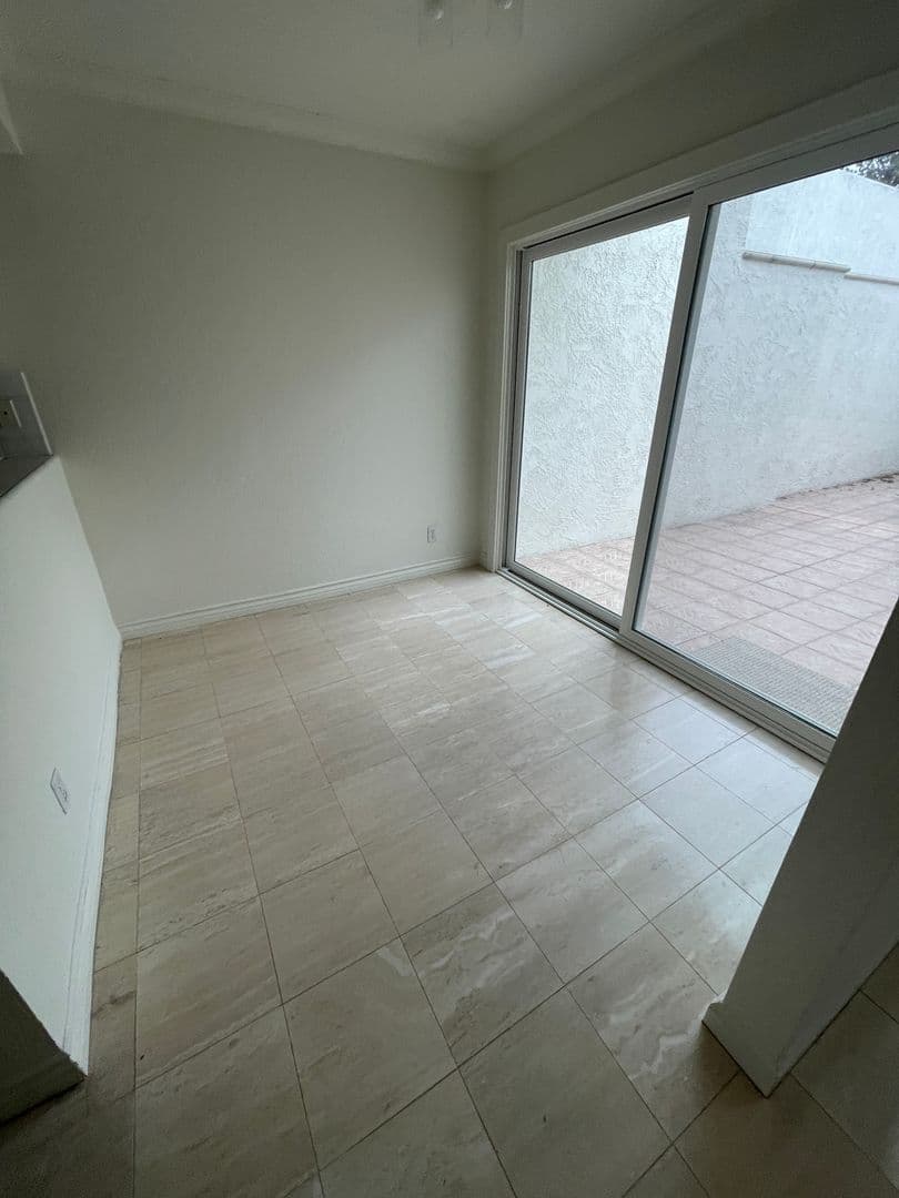 Corona Del Mar Condo: 19 Crest Circle  #19