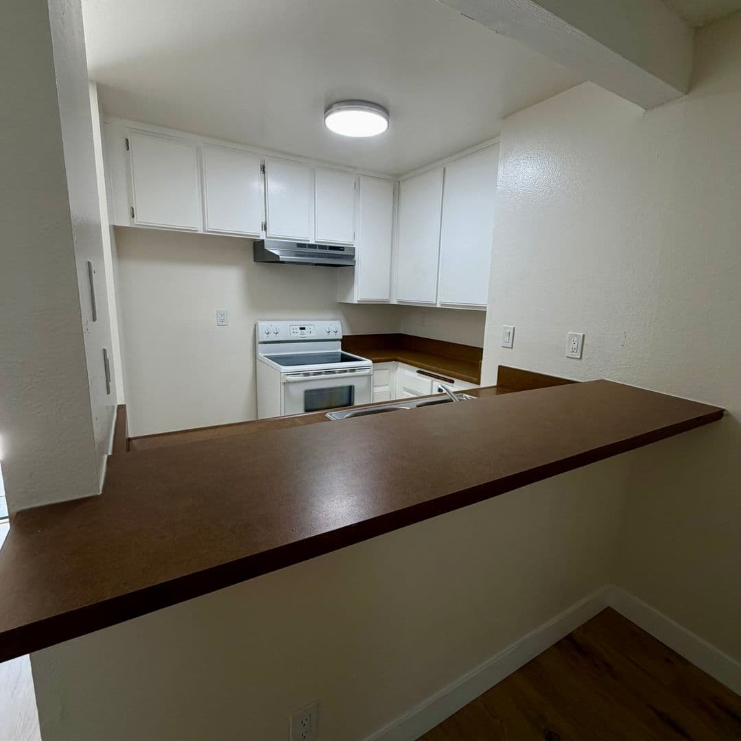 Canoga Park Condo: 21801 Roscoe Blvd. #128