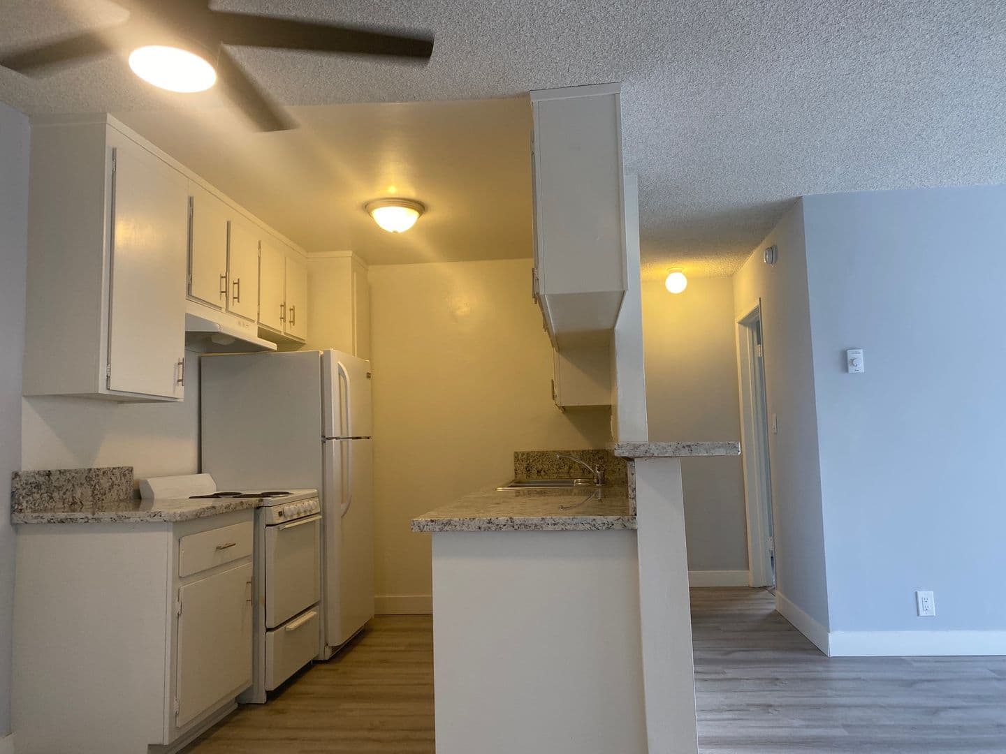 Los Angeles Apartment: 10425 Irene Street  - 304