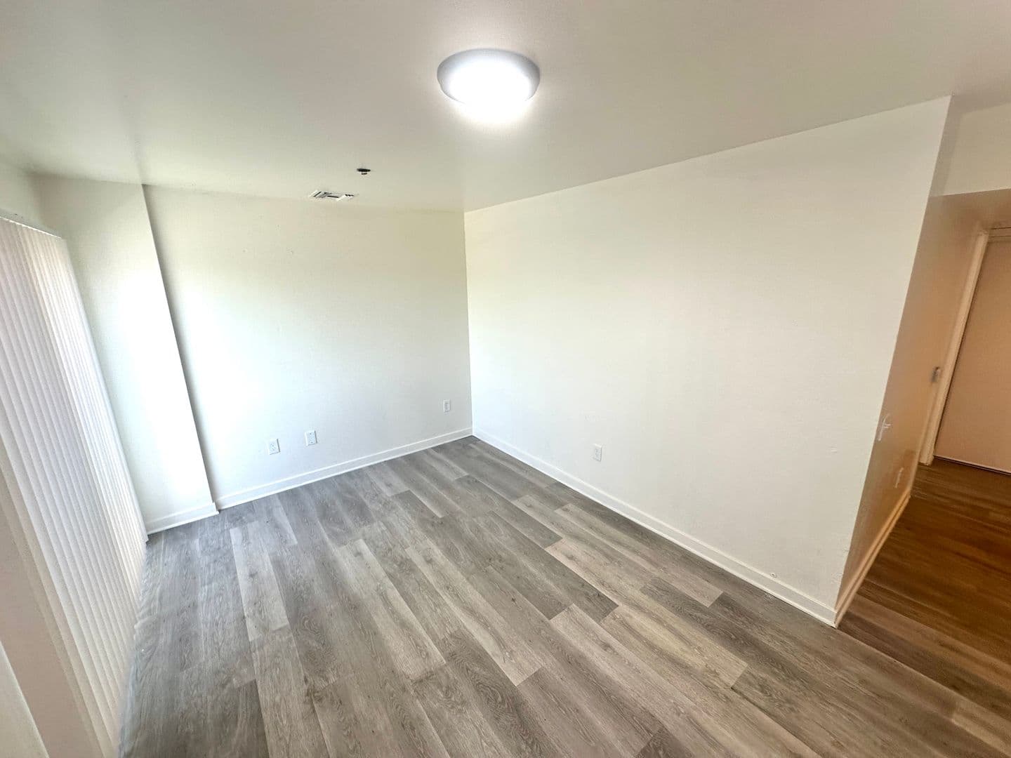 Los Angeles Apartment: 6808 S Hoover St.