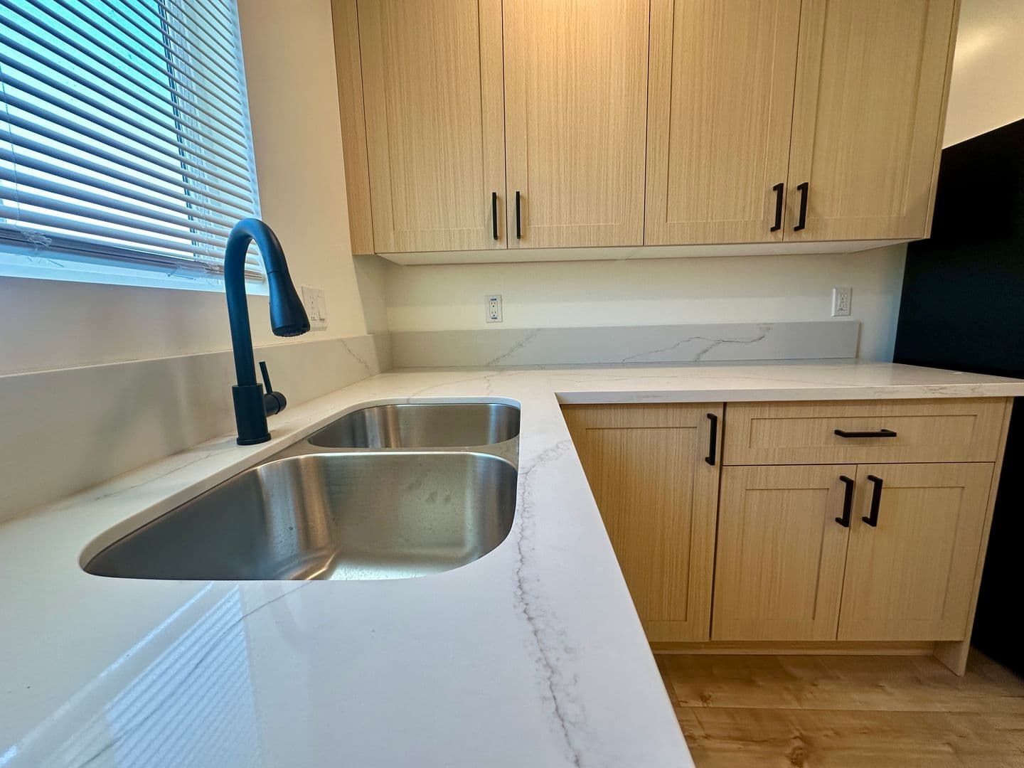 Los Angeles Apartment: 1412 1/2 N Hazard Ave
