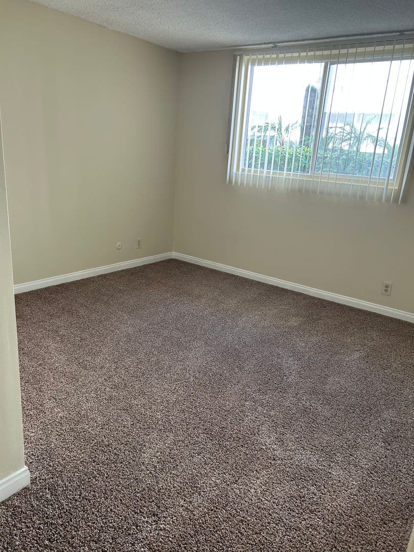 Northridge Apartment: 18550 Prairie St.