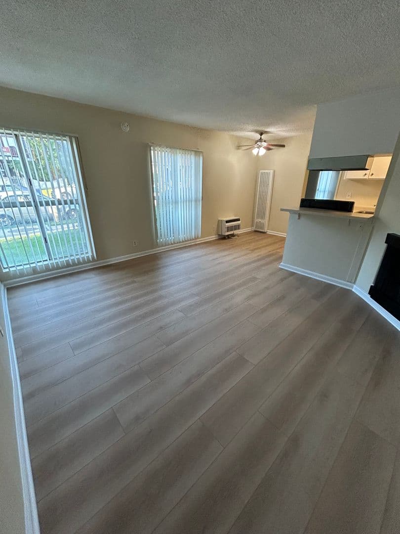 Northridge Apartment: 18550 Prairie St.