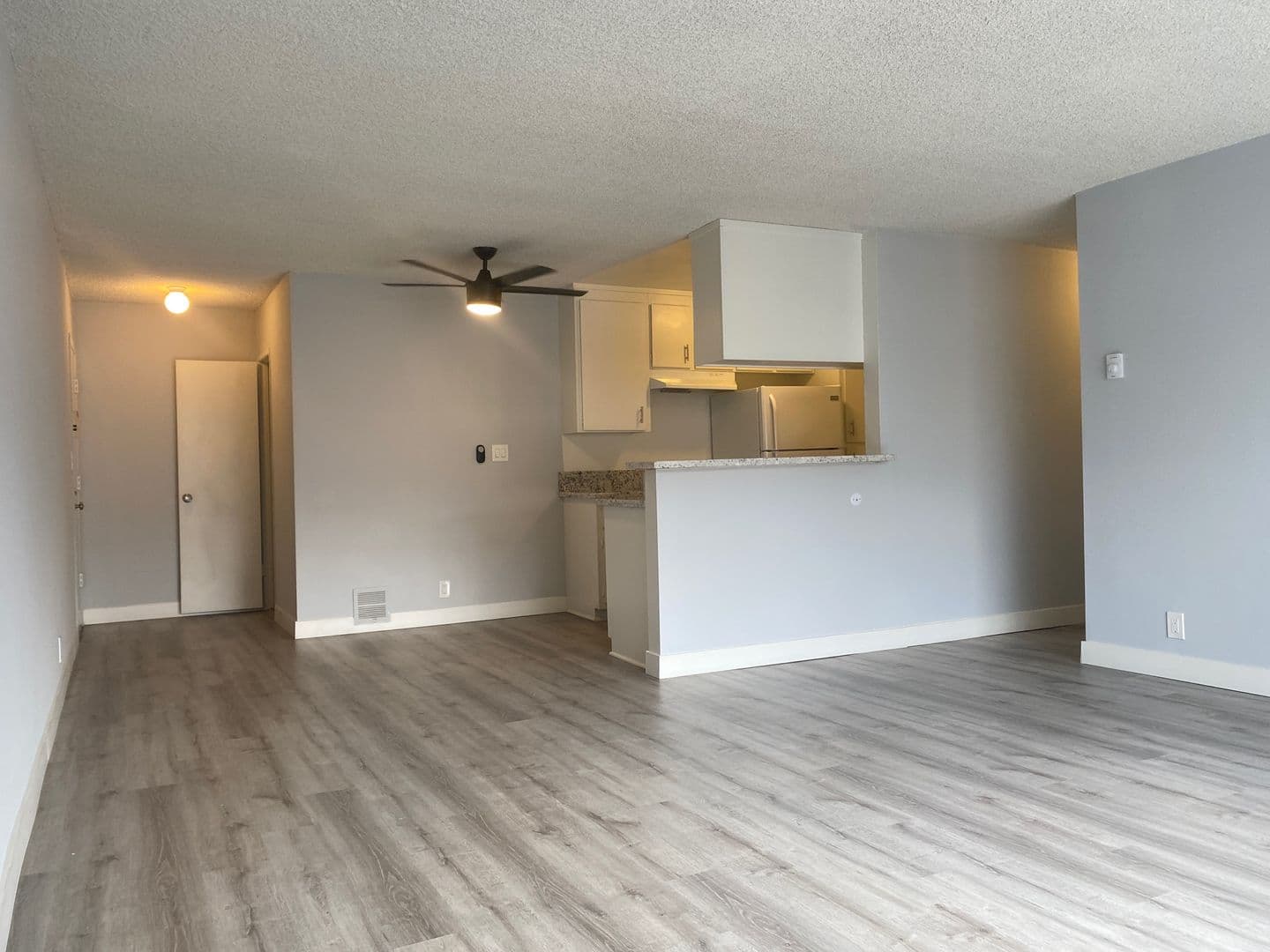 Los Angeles Apartment: 10425 Irene Street  - 304