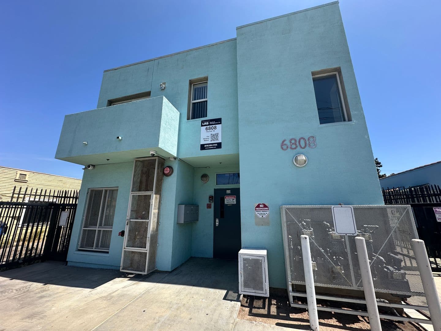 Los Angeles Apartment: 6808 S Hoover St.