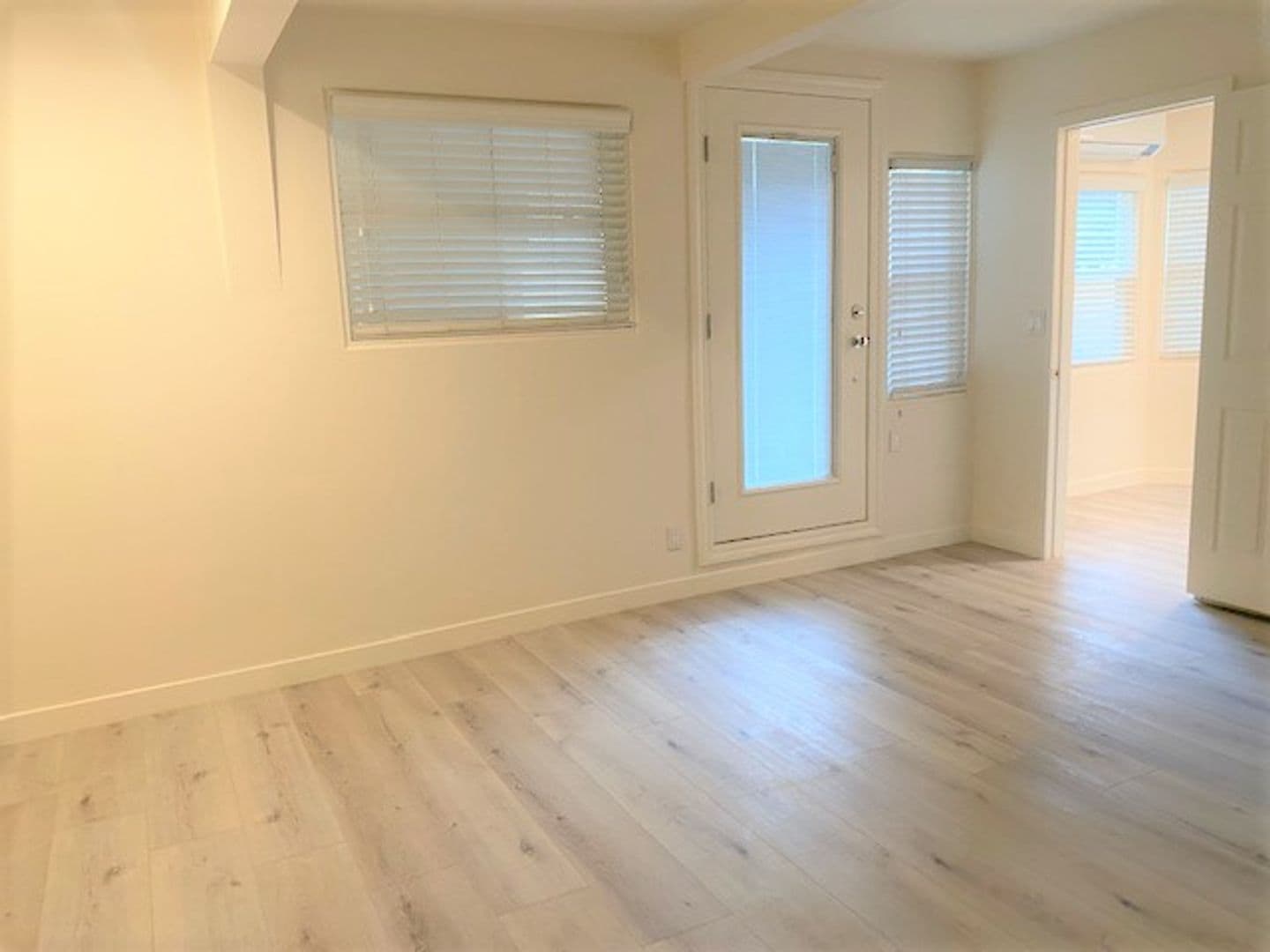 Los Angeles Apartment: 5013-5019 Genevieve Ave - 5021