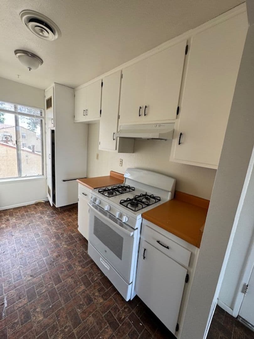 Shafter Apartment: 615 Kern St.