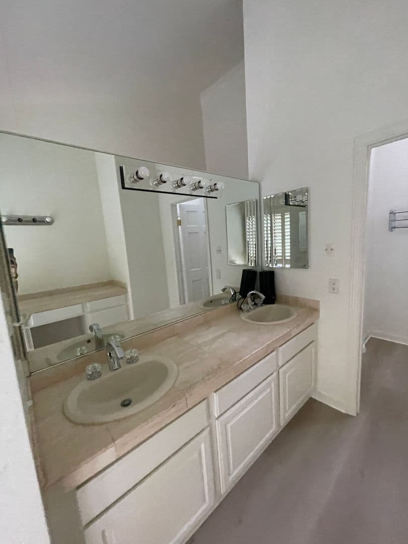 Corona Del Mar Condo: 19 Crest Circle  #19