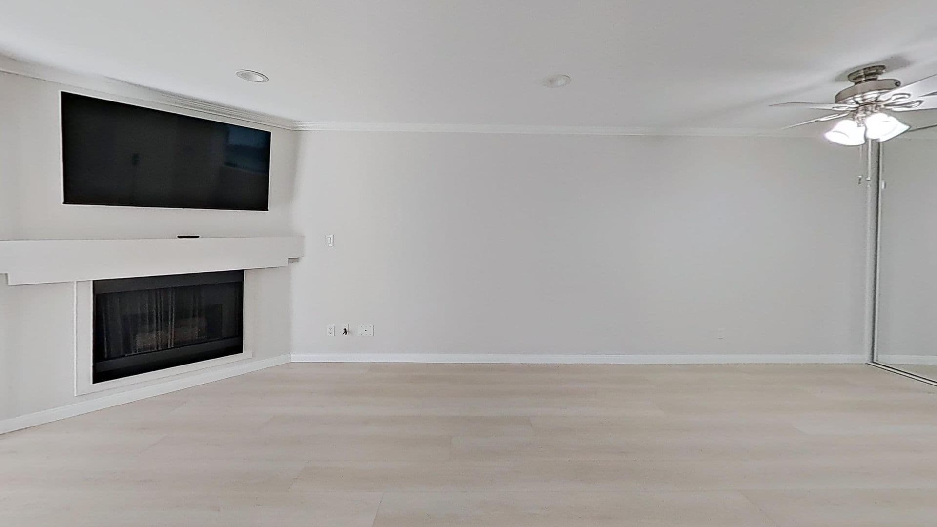Woodland Hills Condo: 21450 Burbank Blvd. #120