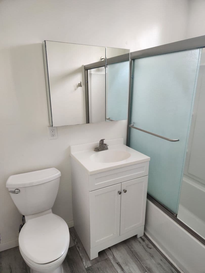 Port Hueneme Apartment: 240 N. 2nd St.