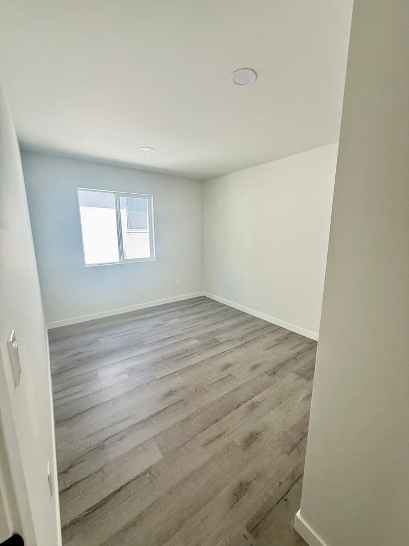 Los Angeles House: 5840 Denver Ave  - 5840