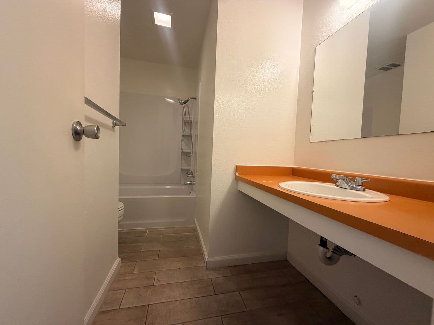 Shafter Apartment: 615 Kern St.