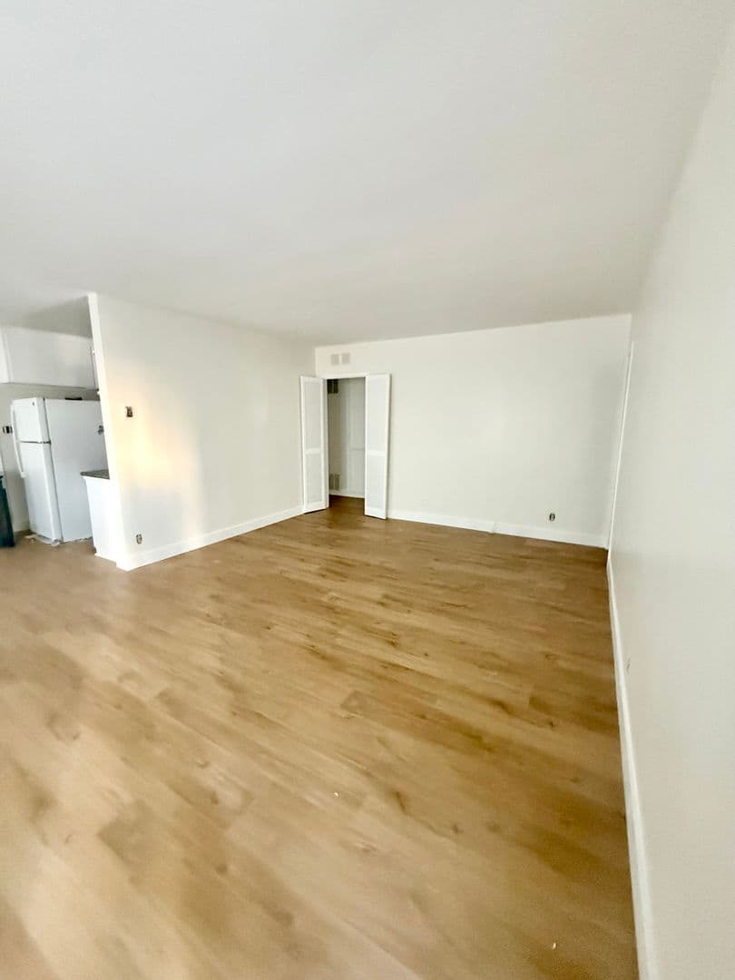Los Angeles Apartment: 1479 S. Rexford Dr. #1