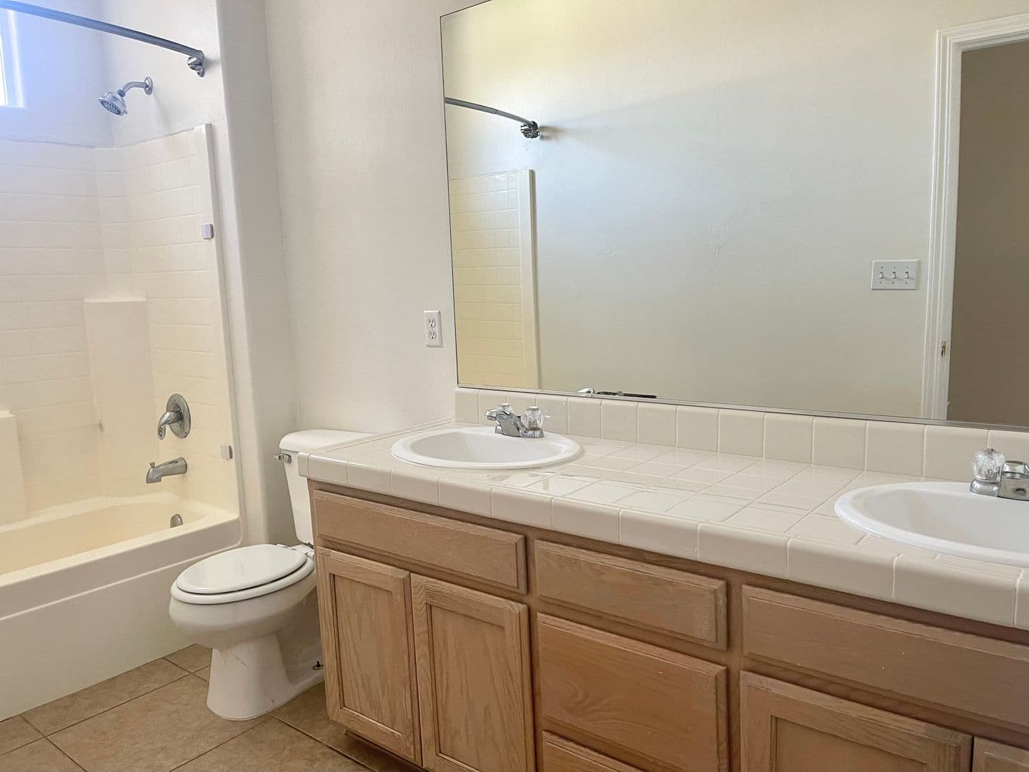 Bakersfield House: 11701 Valley Forge Way