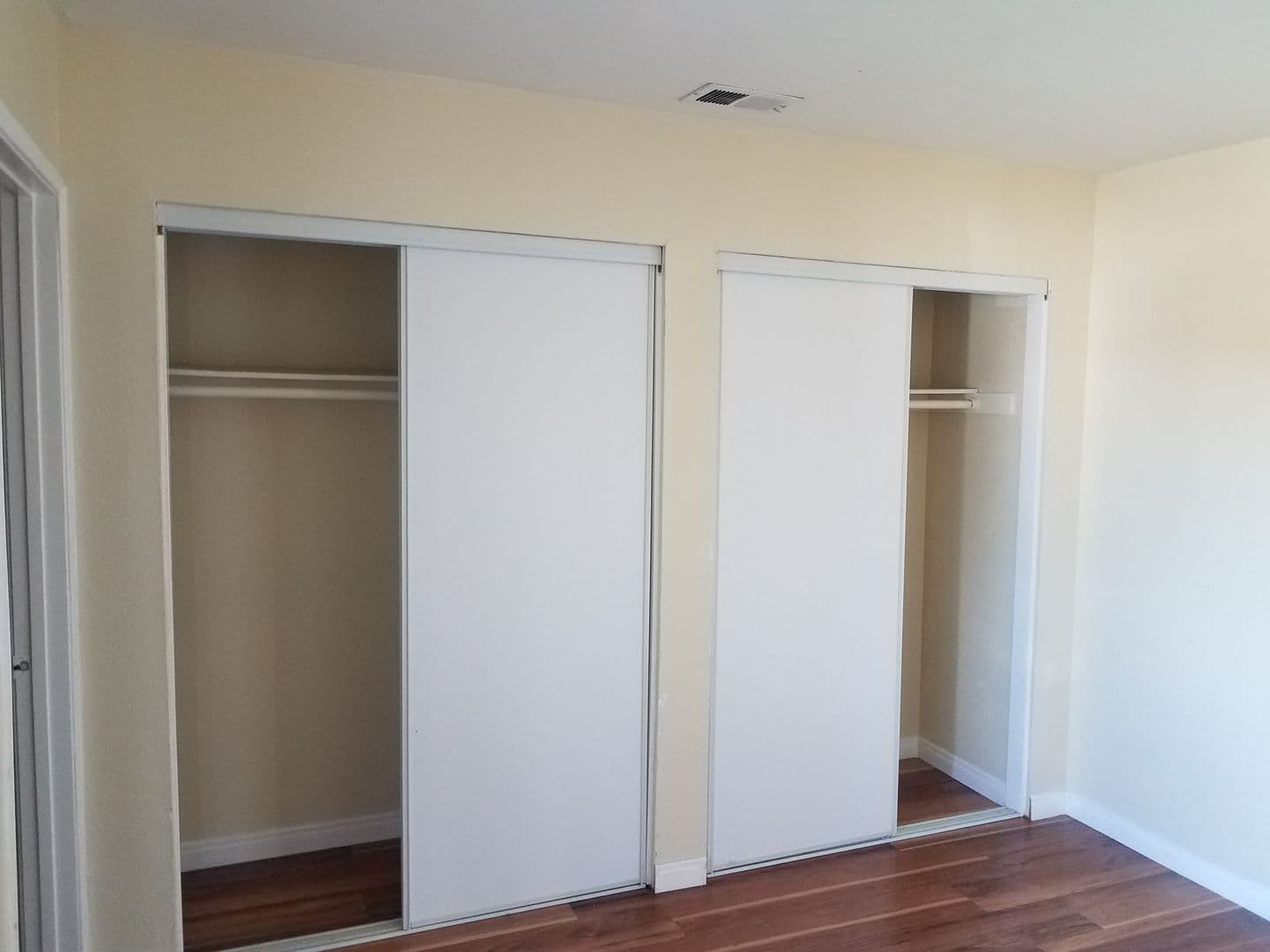 Anaheim Apartment: 301 E. Mills Dr.