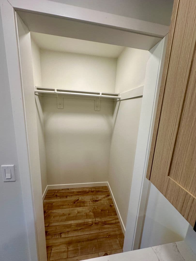 Los Angeles Apartment: 1412 1/2 N Hazard Ave