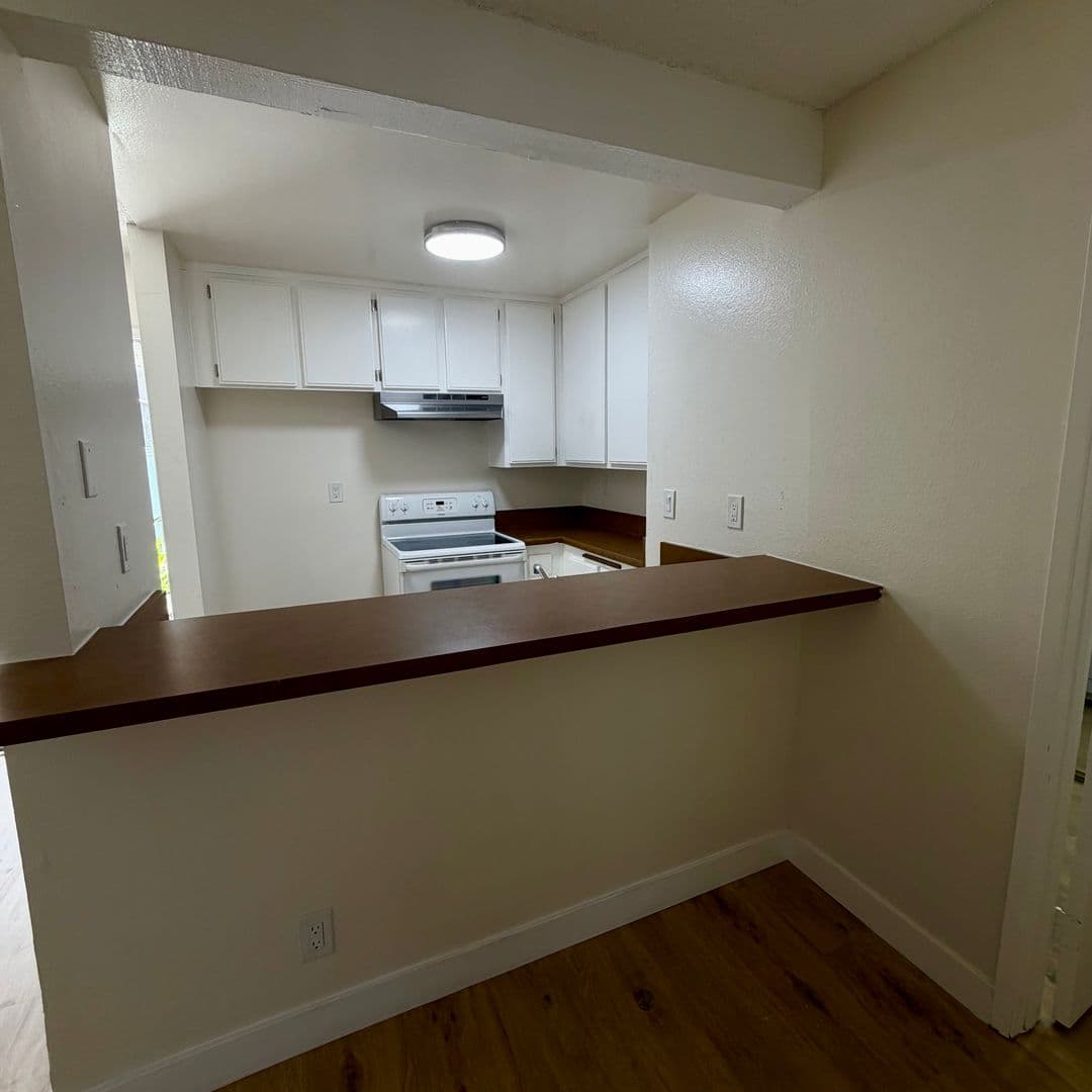 Canoga Park Condo: 21801 Roscoe Blvd. #128