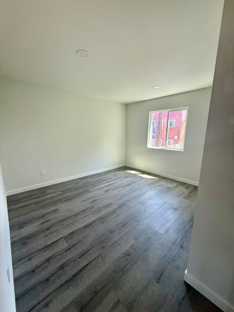 Los Angeles House: 5844 1/2 Denver Ave