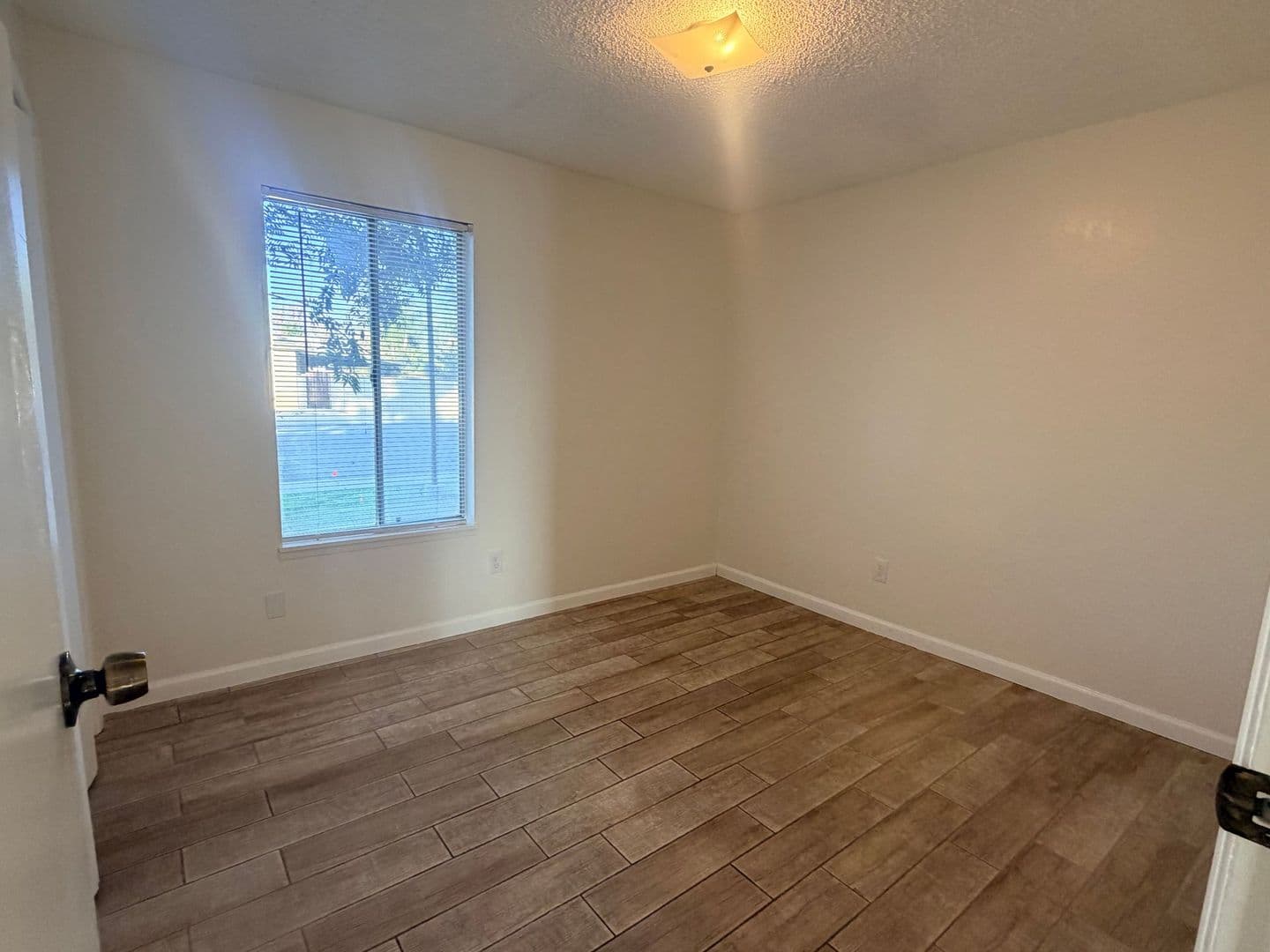 Shafter Apartment: 615 Kern St.