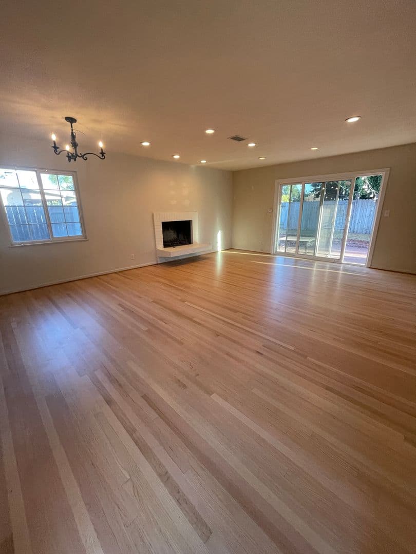 Tustin House: 17592 Fiesta Way