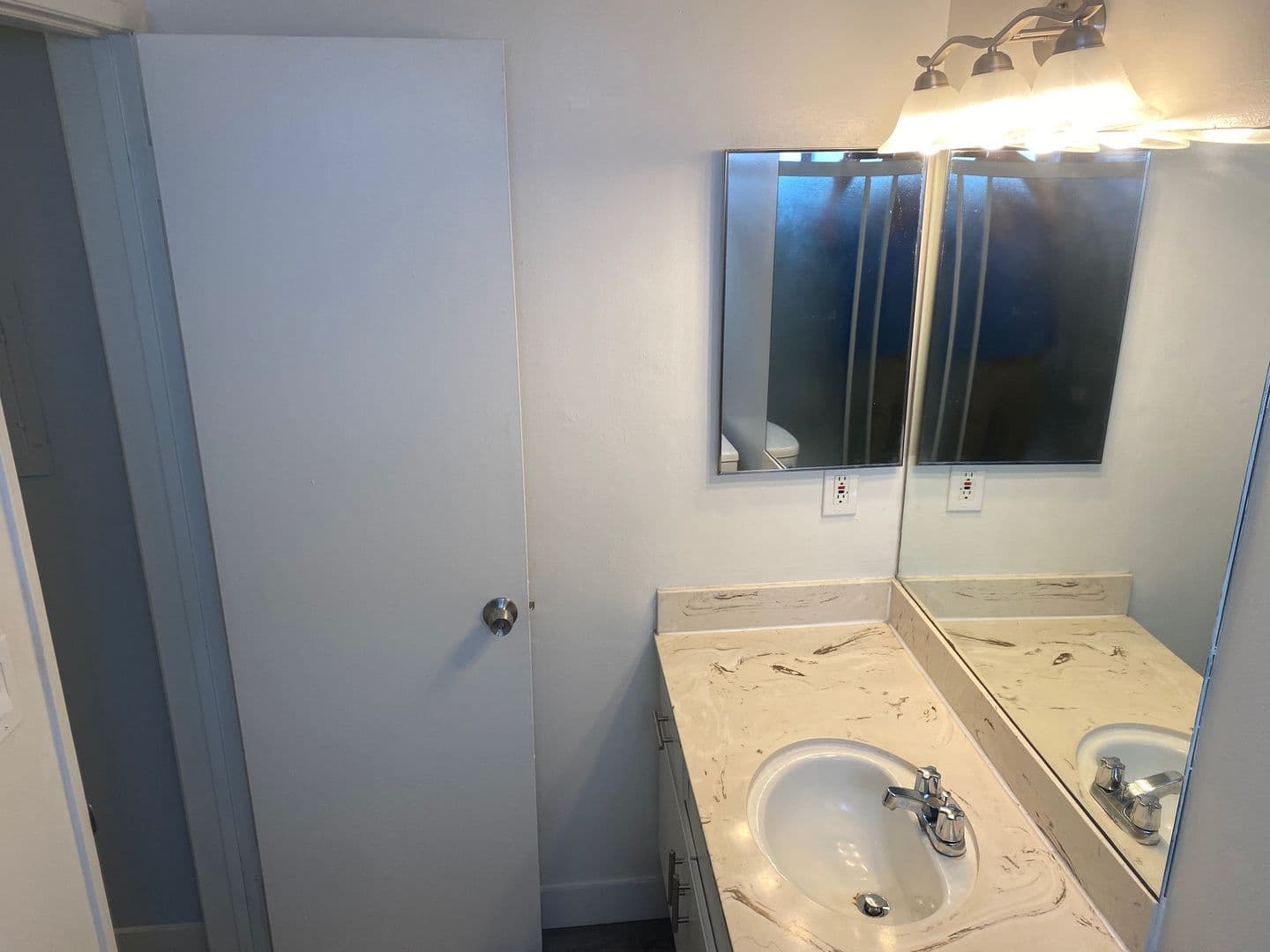 Los Angeles Apartment: 10425 Irene Street  - 304