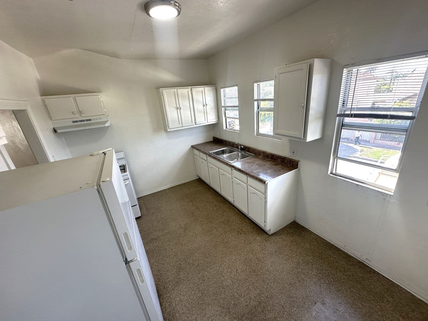 Los Angeles Apartment: 1458-1464 W. 45th St.