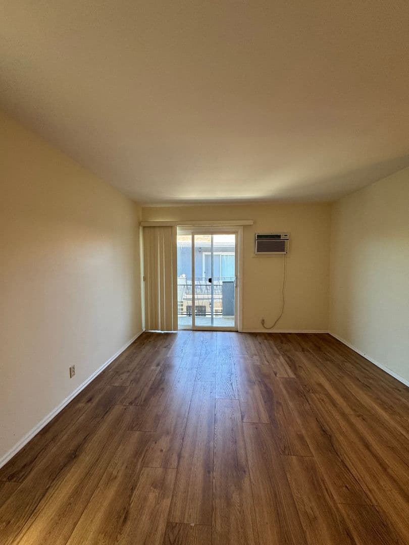 Los Angeles Apartment: 642 N. Hayworth Ave.