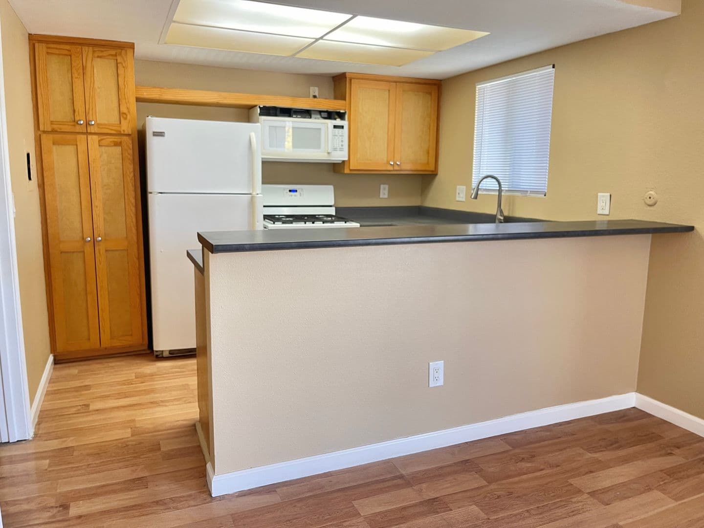 Riverside Apartment: 5748 Tilton Ave.