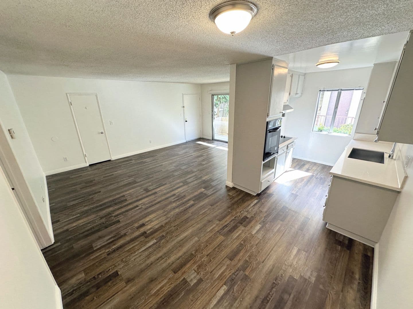 Sherman Oaks Apartment: 5035 Coldwater Canyon Ave.