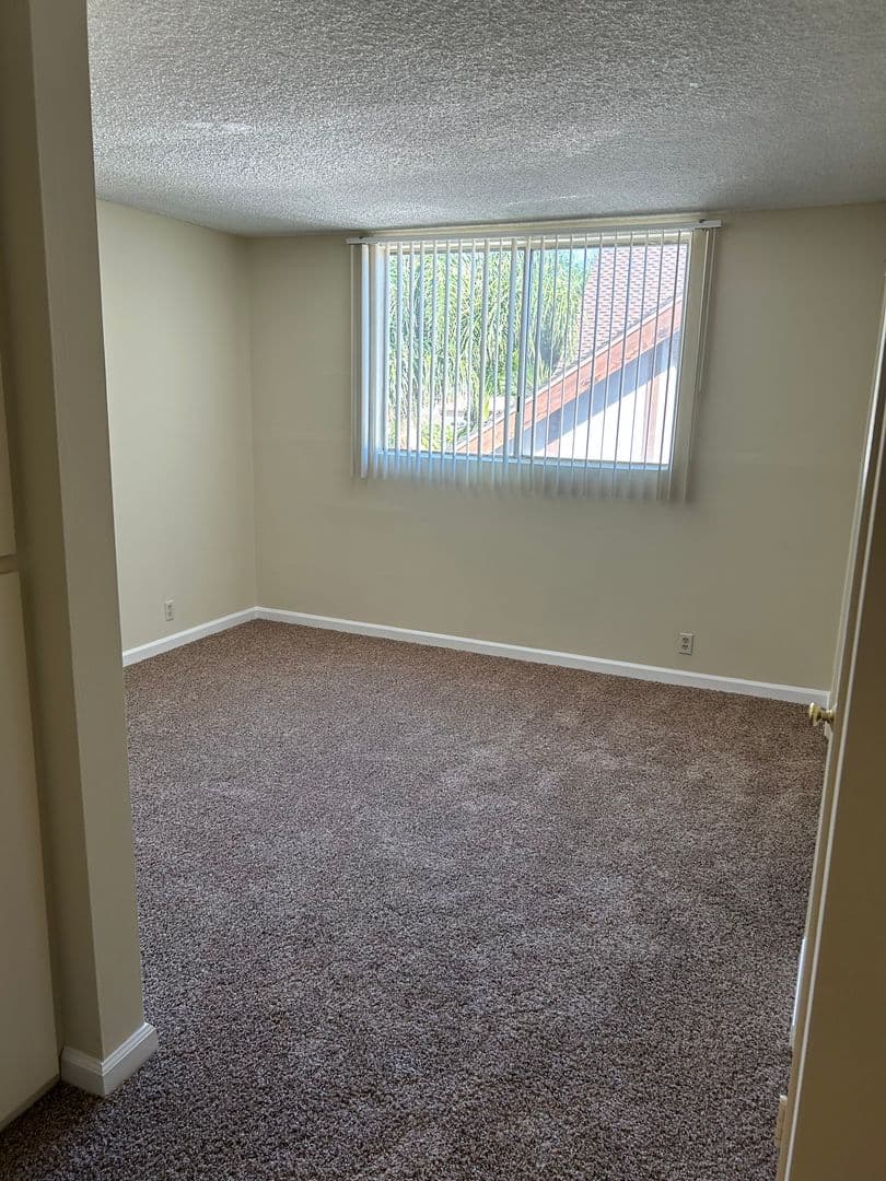 Northridge Apartment: 18550 Prairie St.