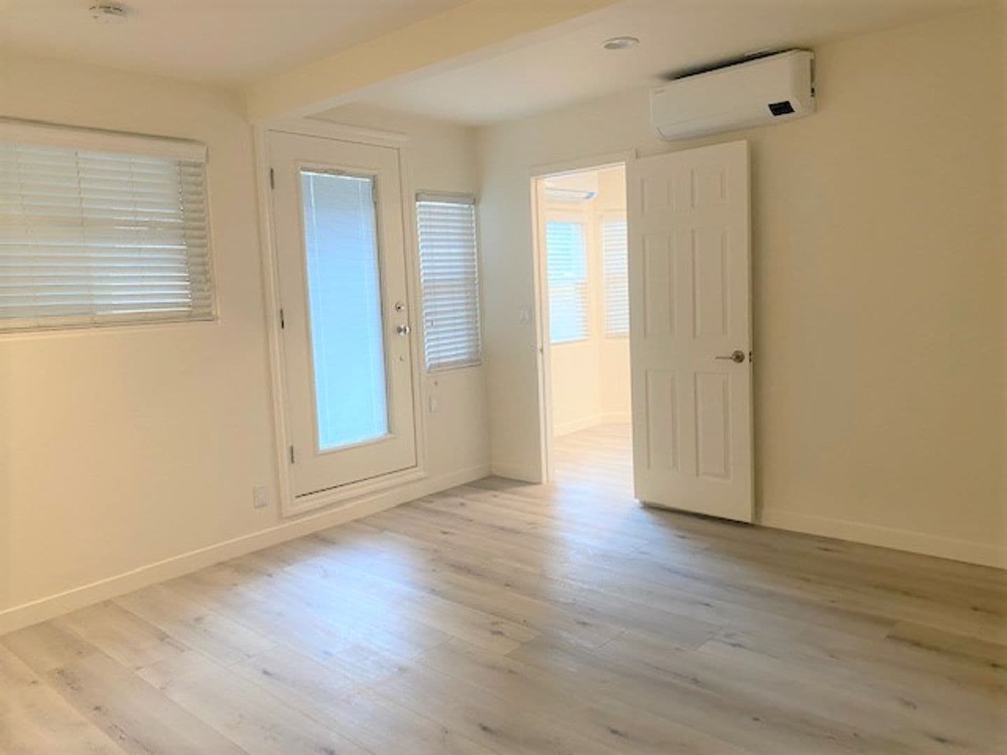 Los Angeles Apartment: 5013-5019 Genevieve Ave - 5021
