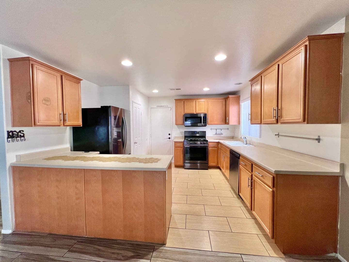 Perris House: 567 Botan St.