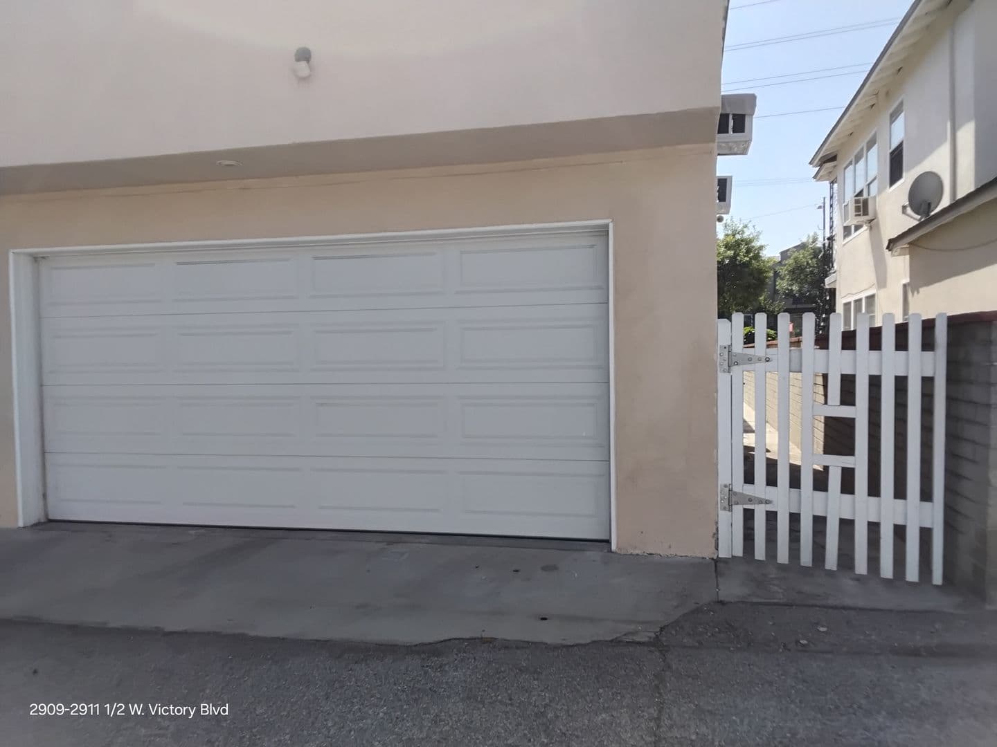 Burbank Apartment: 2909 W. Victory Blvd .