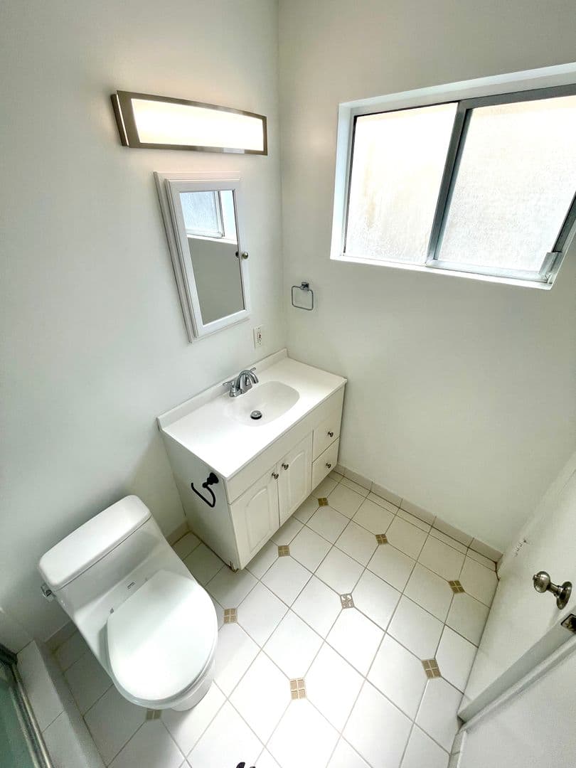 Beverly Hills Apartment: 145 N. Hamilton Drive - 02