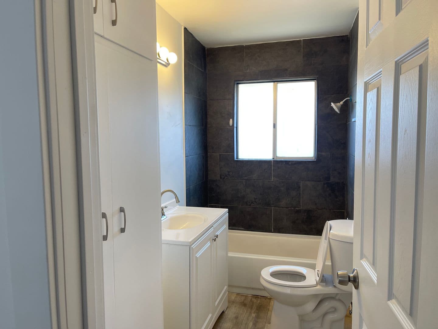 Hemet Apartment: 319 S. Alessandro St.