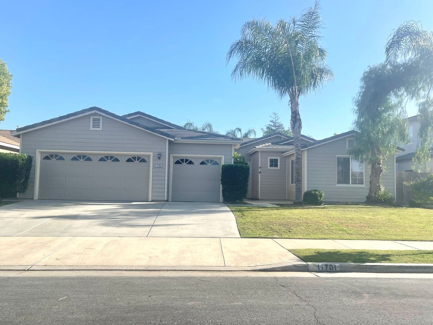 Bakersfield House: 11701 Valley Forge Way