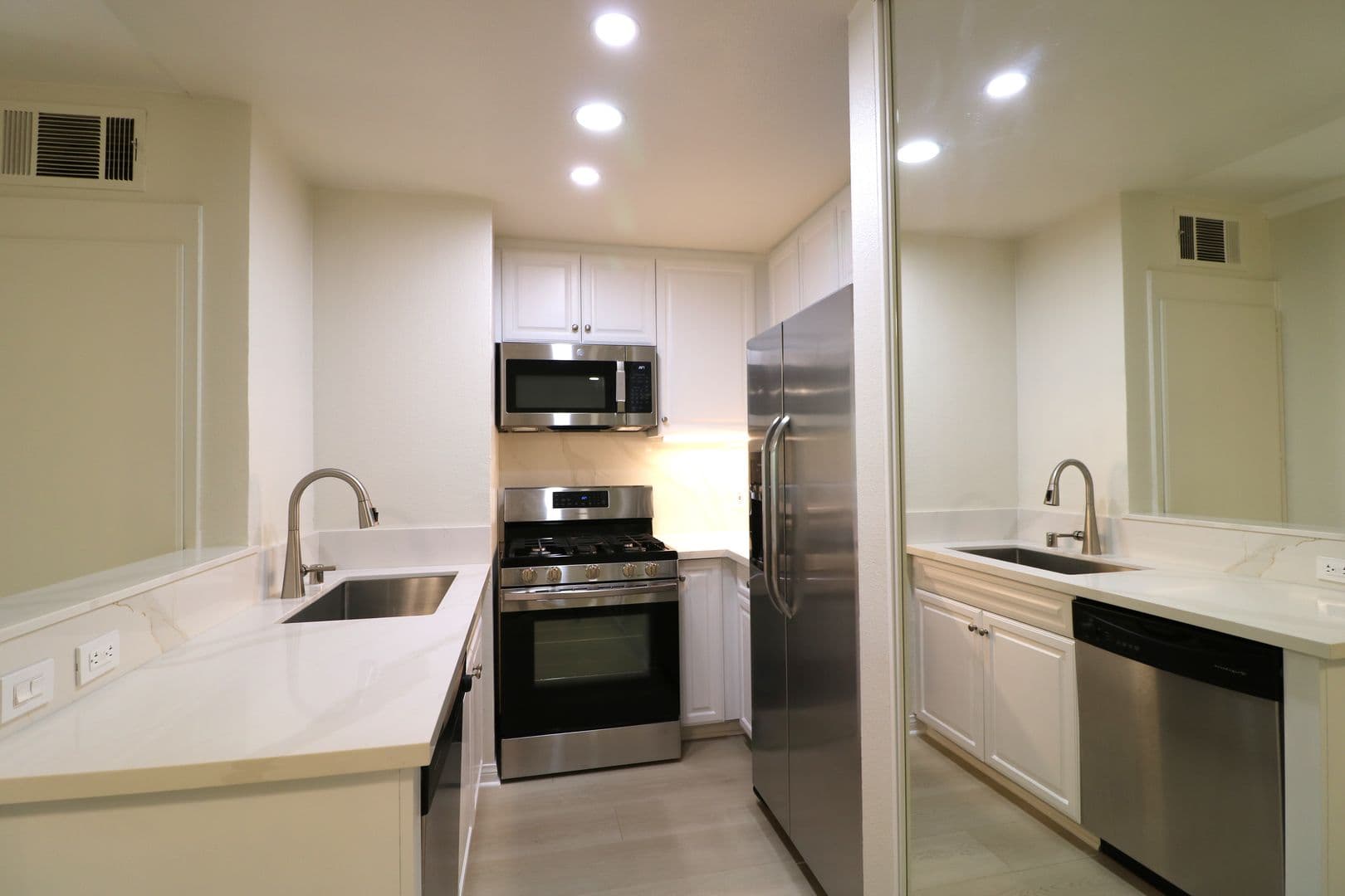 Woodland Hills Condo: 5545 Canoga Ave Unit 106
