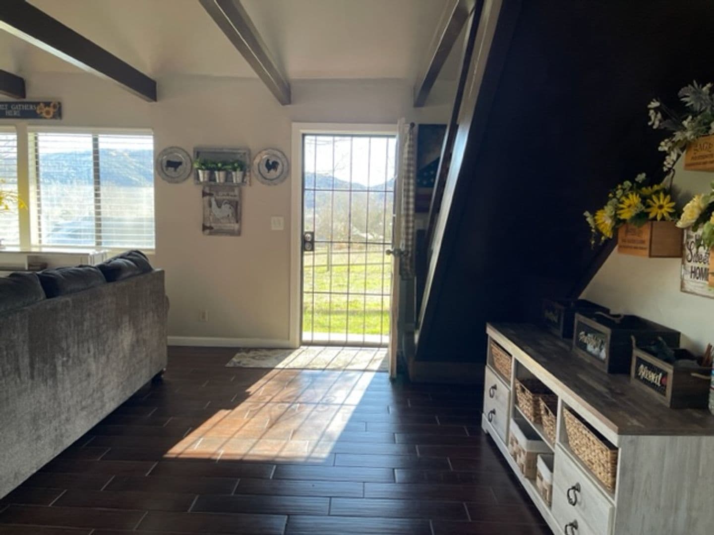 Tehachapi House: 24441 Oak Tree Court