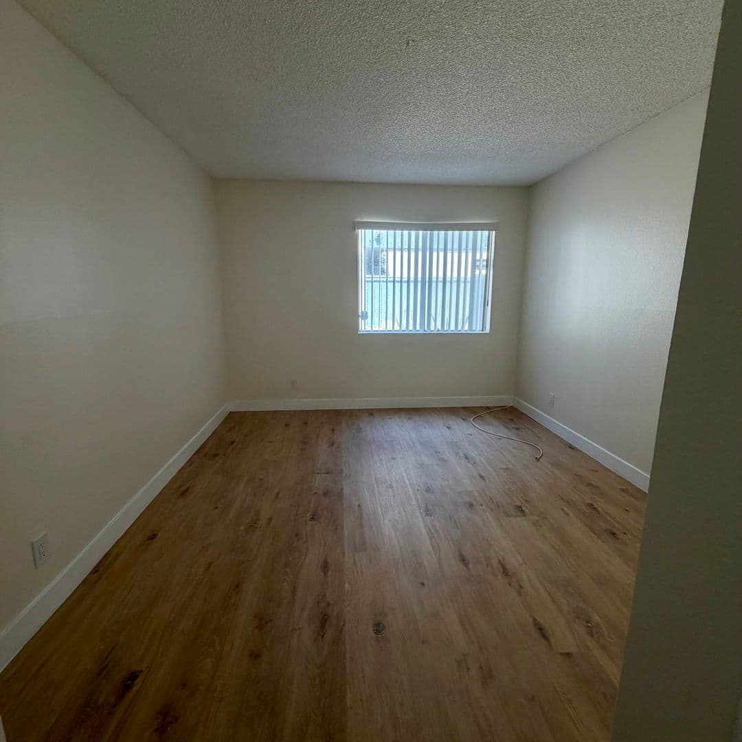 Canoga Park Condo: 21801 Roscoe Blvd. #128