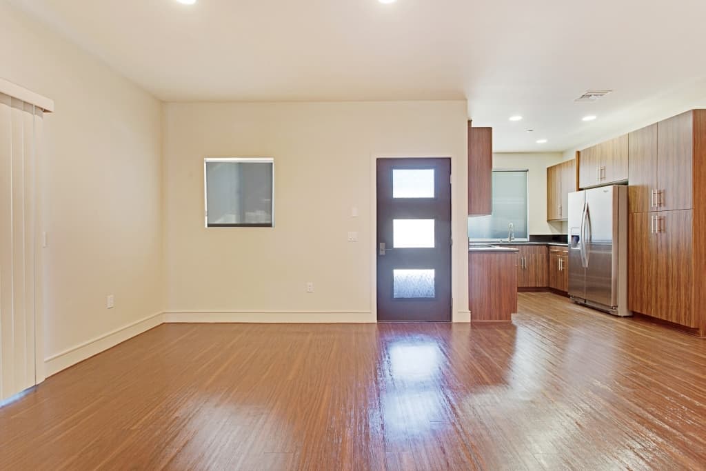 Thousand Oaks Apartment: 94- #4 N. Oakview Drive