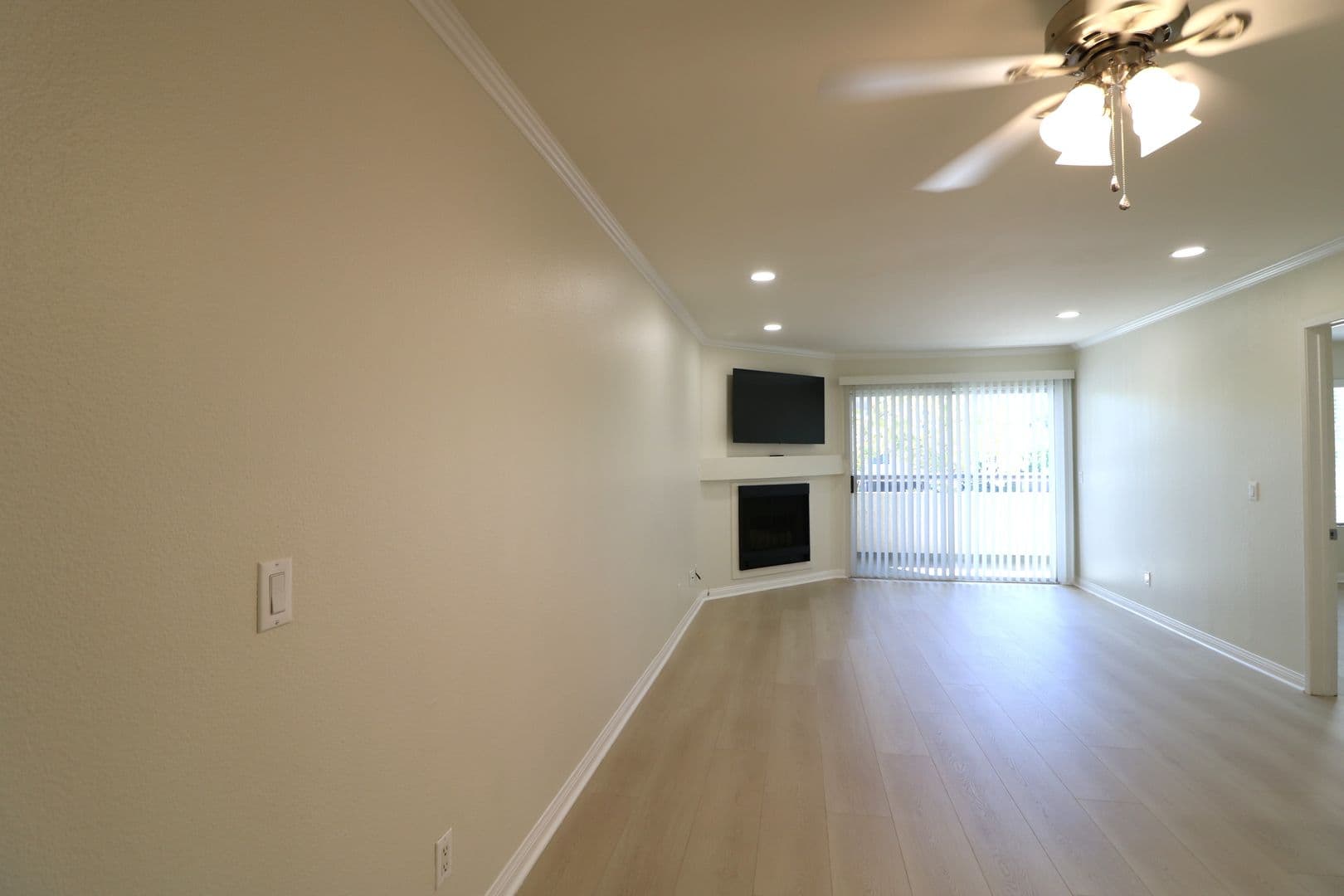 Woodland Hills Condo: 5545 Canoga Ave Unit 106