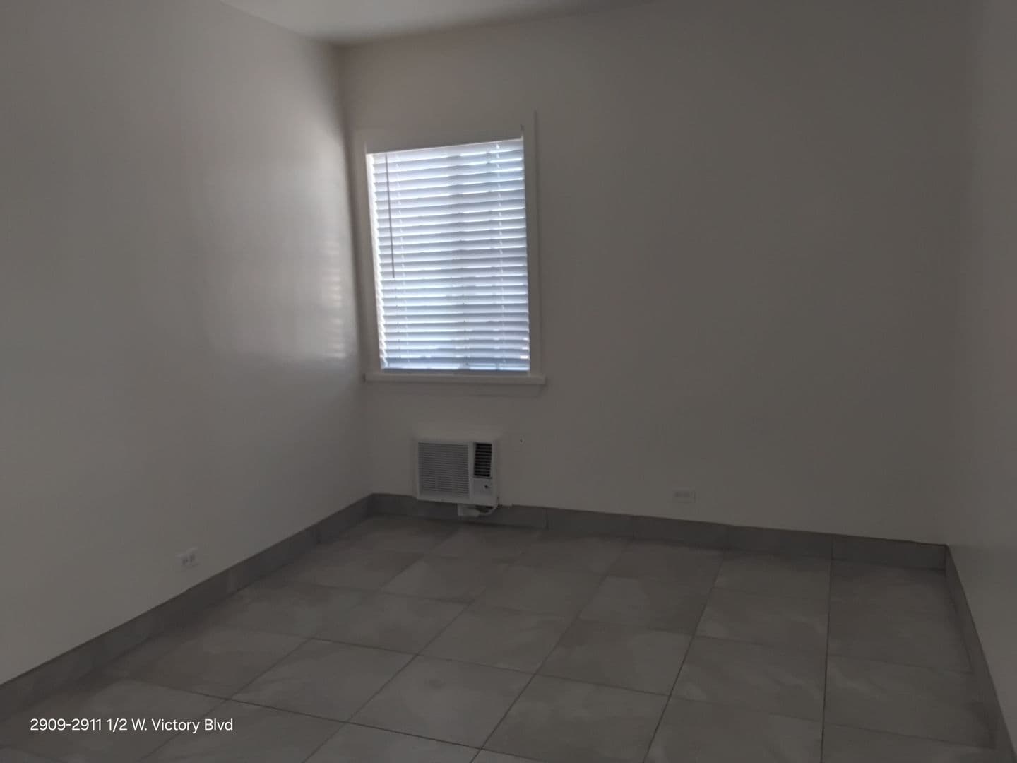 Burbank Apartment: 2909 W. Victory Blvd .