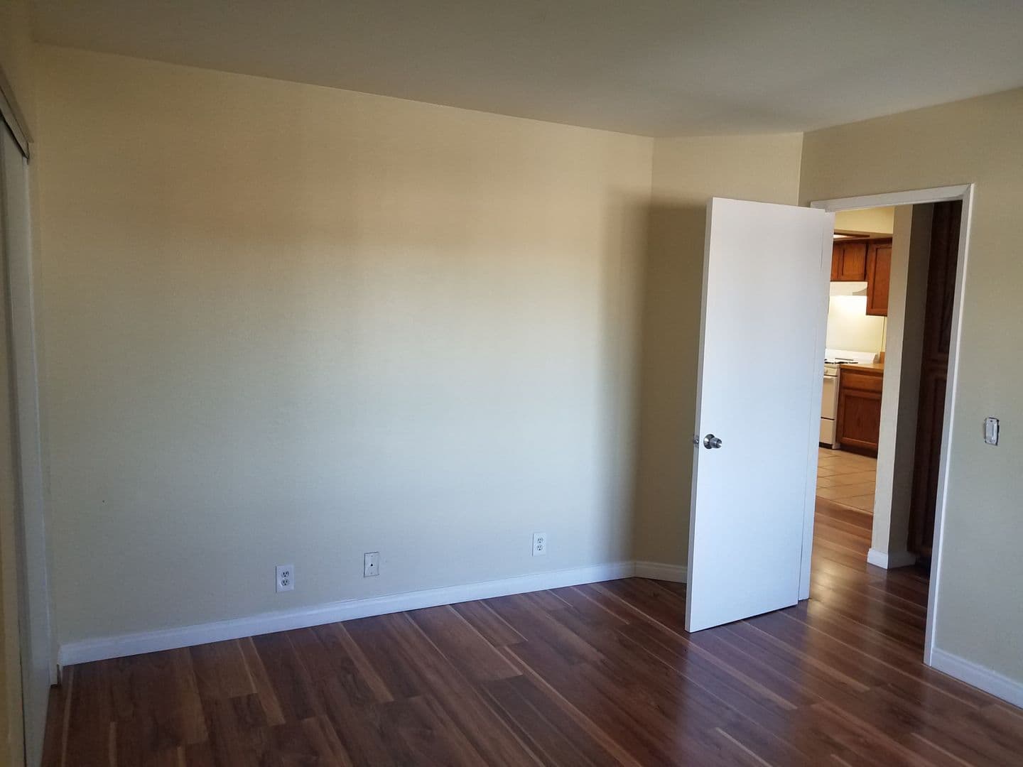 Anaheim Apartment: 301 E. Mills Dr.