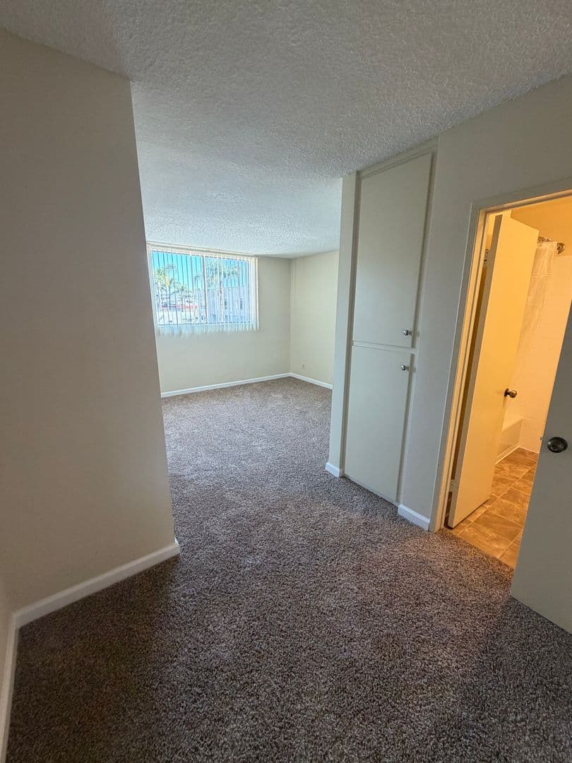 Northridge Apartment: 18520 Prairie St.