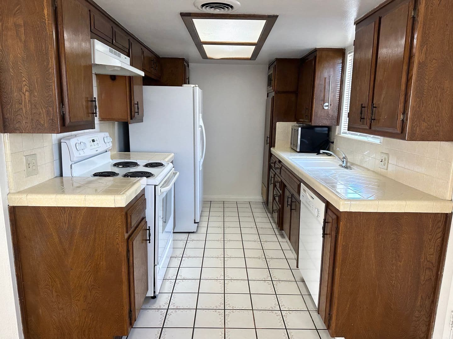 Bakersfield House: 3333 El Encanto Court
