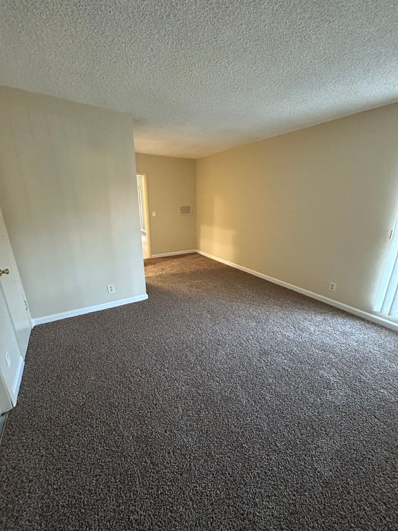 Northridge Apartment: 18550 Prairie St.