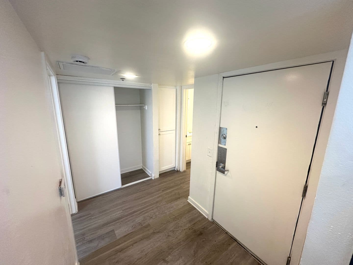 Los Angeles Apartment: 6808 S Hoover St.
