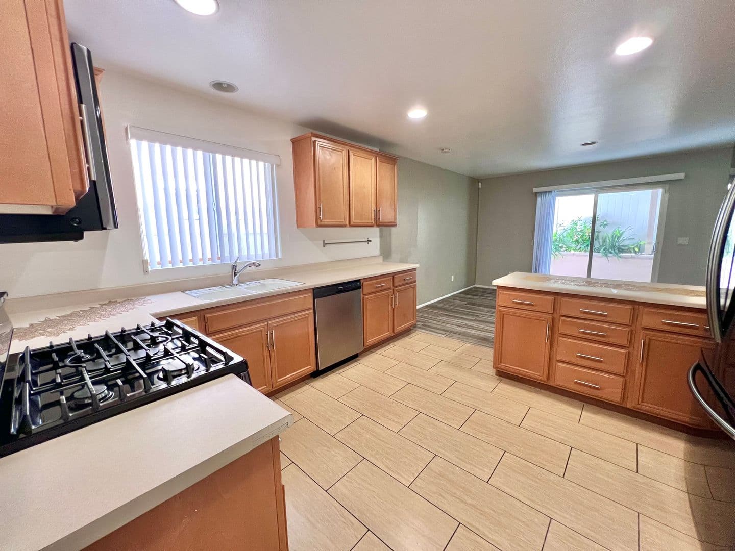 Perris House: 567 Botan St.
