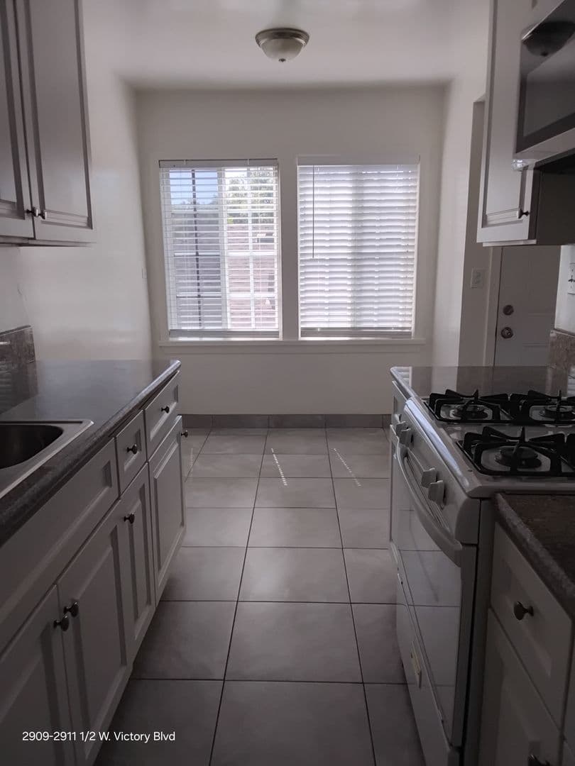 Burbank Apartment: 2909 W. Victory Blvd .